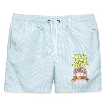 Ich bin in meinem Büro beim Bio-Gärtnern - Männer Badeshorts - hellblau gestreift - Vorne - AI Model Male 178 light (178cm)