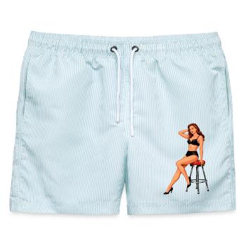 Vintage Rockabilly Pin-up: Rothaarige Schönheit - Männer Badeshorts - hellblau gestreift - Vorne - AI Model Male 178 light (178cm)
