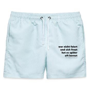 Feierquote Typo wer nicht feiert und sich freut - Männer Badeshorts - hellblau gestreift - Vorne - AI Model Male 178 light (178cm)