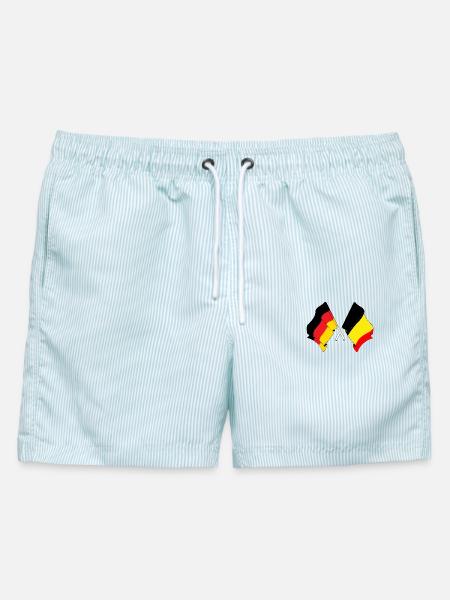 Flagge Deutschlands und Flagge Belgiens - Männer Badeshorts - hellblau gestreift