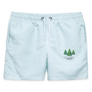 Winter Wunder – Verschneite Weihnachtsbäume - Männer Badeshorts - hellblau gestreift - Vorne - AI Model Male 178 light (178cm)