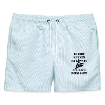 kurven legen Motorrad  - Männer Badeshorts - hellblau gestreift - Vorne - AI Model Male 178 light (178cm)