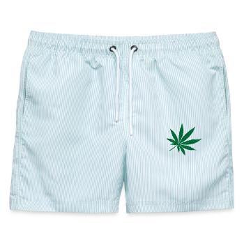 Grünes Weed-Blatt – Inspiration für das Coffeeshop-Logo - Männer Badeshorts - hellblau gestreift - Vorne - AI Model Male 178 light (178cm)