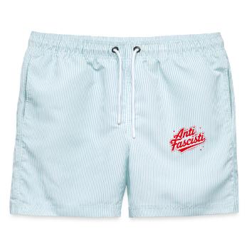 SIAMO TUTTI ANTIFASCHISTISCH! 🏴 - Männer Badeshorts - hellblau gestreift - Vorne - AI Model Male 178 light (178cm)