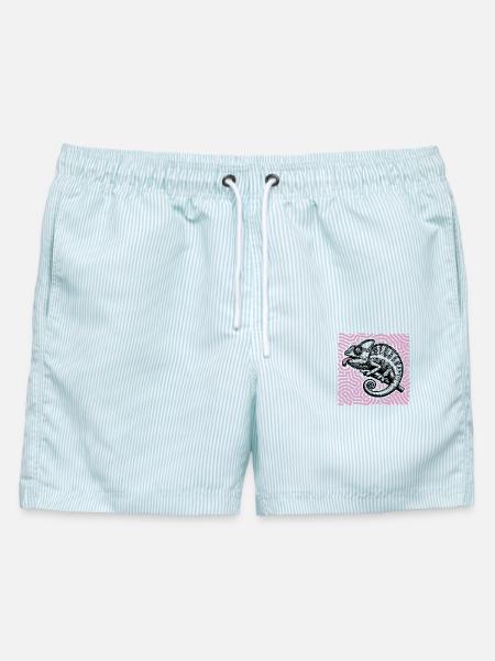 Chamäleon Pastell Stammeskunst - Männer Badeshorts - hellblau gestreift
