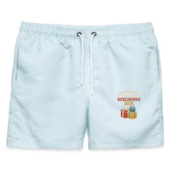 Spruch Lustig Ich bin nur wegen der Geschenke hier - Männer Badeshorts - hellblau gestreift - Vorne - AI Model Male 178 light (178cm)