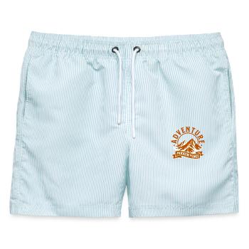 Moderne Bergabenteuer Peaks - Männer Badeshorts - hellblau gestreift - Vorne - AI Model Male 178 light (178cm)