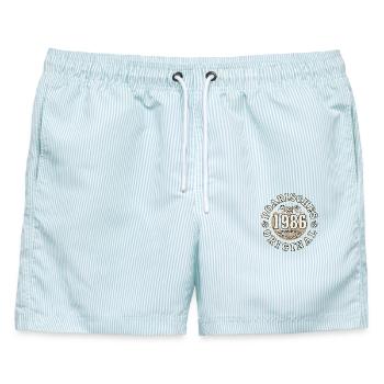 40. Geburtstag 2026 Boarisches Original Geschenk - Männer Badeshorts - hellblau gestreift - Vorne - AI Model Male 178 light (178cm)