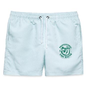 Professional Time Waster Sloth - Männer Badeshorts - hellblau gestreift - Vorne - AI Model Male 178 light (178cm)
