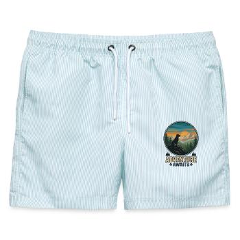 Wandern – Outdoor-Abenteuer – Abenteuer erwartet dich - Männer Badeshorts - hellblau gestreift - Vorne - AI Model Male 178 light (178cm)
