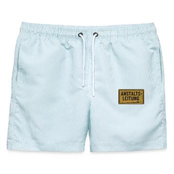 Anstaltsleitung – Lustiger Spruch für Chaosmanager - Männer Badeshorts - hellblau gestreift - Vorne - AI Model Male 178 light (178cm)