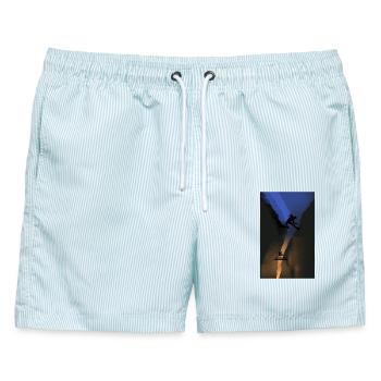 Höhe und Tiefe: Eine fesselnde Silhouette - Männer Badeshorts - hellblau gestreift - Vorne - AI Model Male 178 light (178cm)