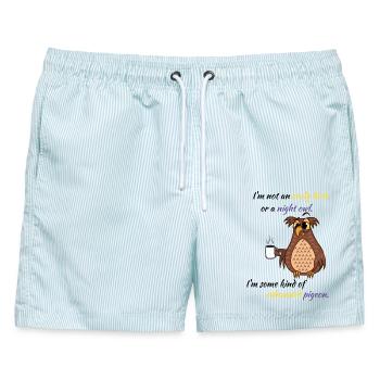 Erschöpfte Nachteule als Frühvogel-Nachtube - Männer Badeshorts - hellblau gestreift - Vorne - AI Model Male 178 light (178cm)