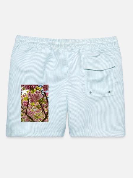 Kirschblütenzauber im Frühling - Männer Badeshorts - hellblau gestreift