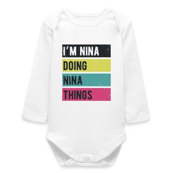 Ich bin Nina, die Nina-Dinge in Retro-Farben macht - Baby Organic Langarmbody - Weiß - Vorne