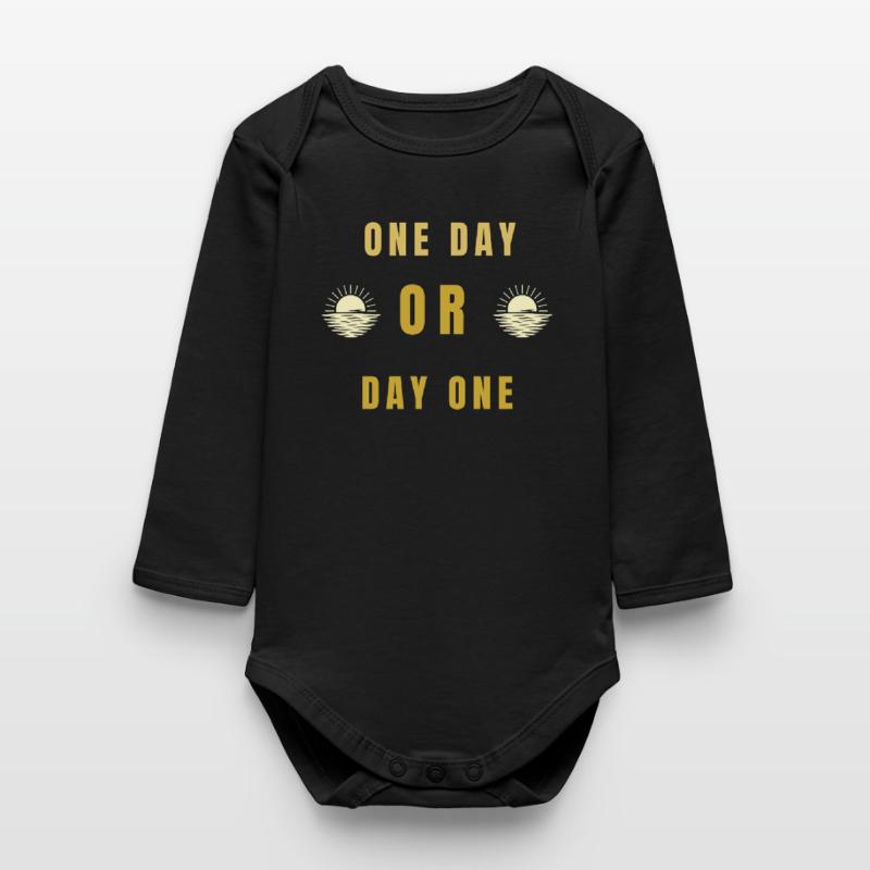 Ein Tag oder Tag Eins Motivations-Sonnenaufgangs-Zitat-Tee Baby Organic Langarmbody