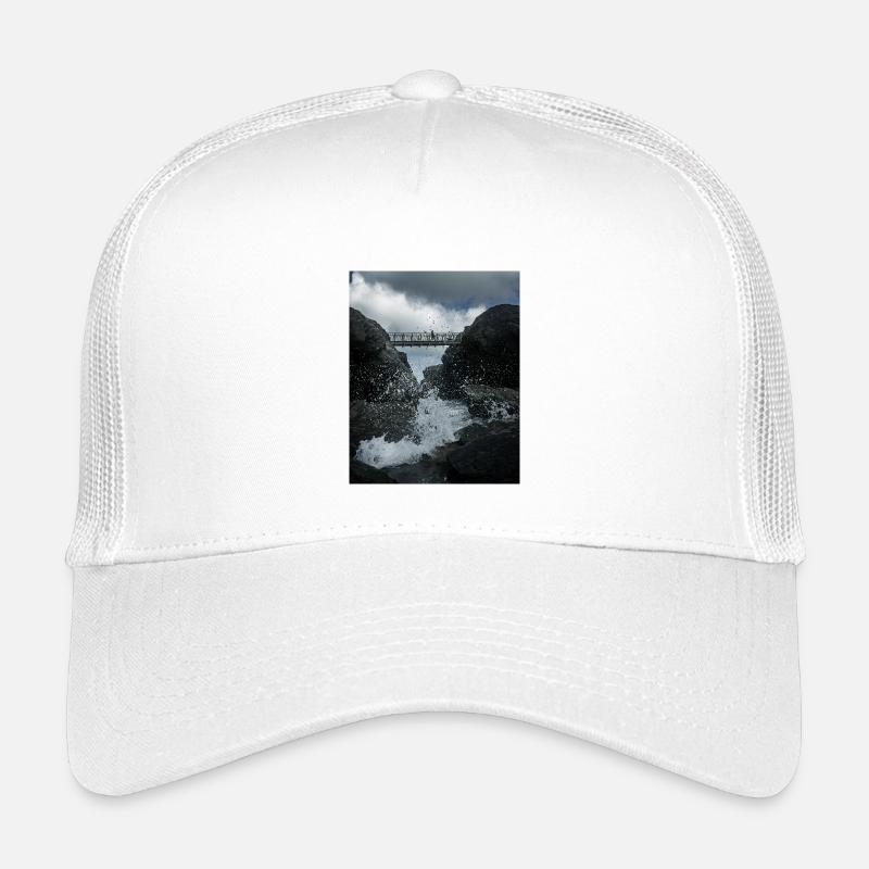 Plan orageux du pont qui relie l’île de Porth Casquette trucker enfant