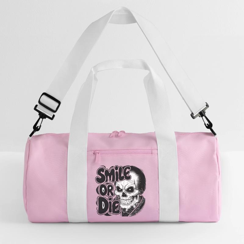 Vampirskelett mit Text Lächeln oder Sterben Recycelte Duffel Bag