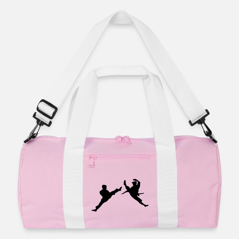 Zwei fliegende Karate-Kick oder Teakwondo-Kick Recycelte Duffel Bag