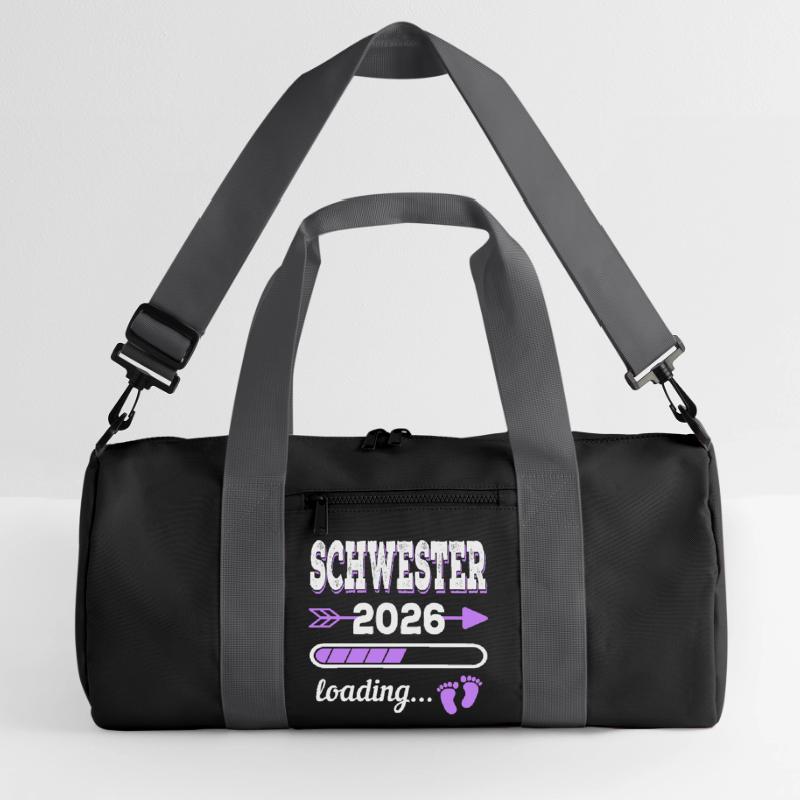 Schwester 2026 Loading Geburt Geschenkidee Recycelte Duffel Bag