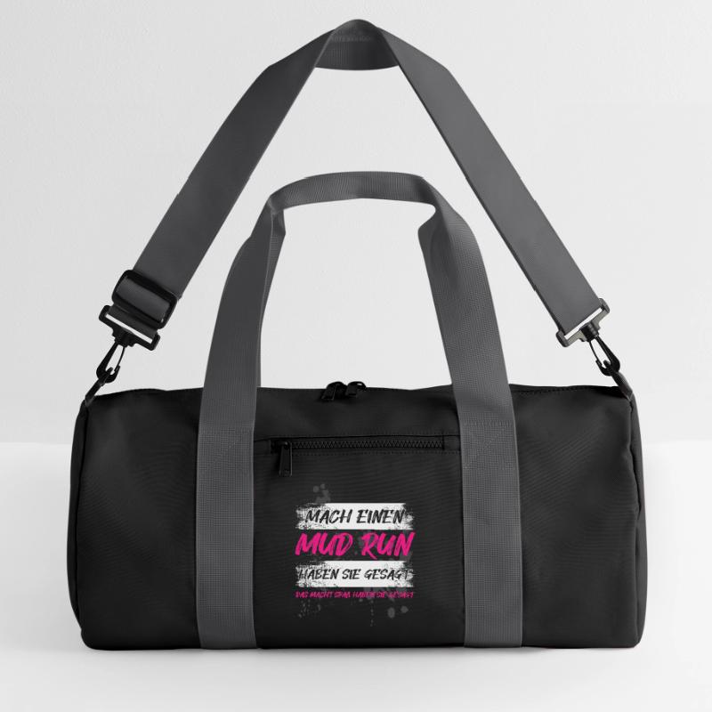 Faire une course dans la boue, une course dans la boue, une course dans la boue, une course dans la boue Sac de sport recyclé