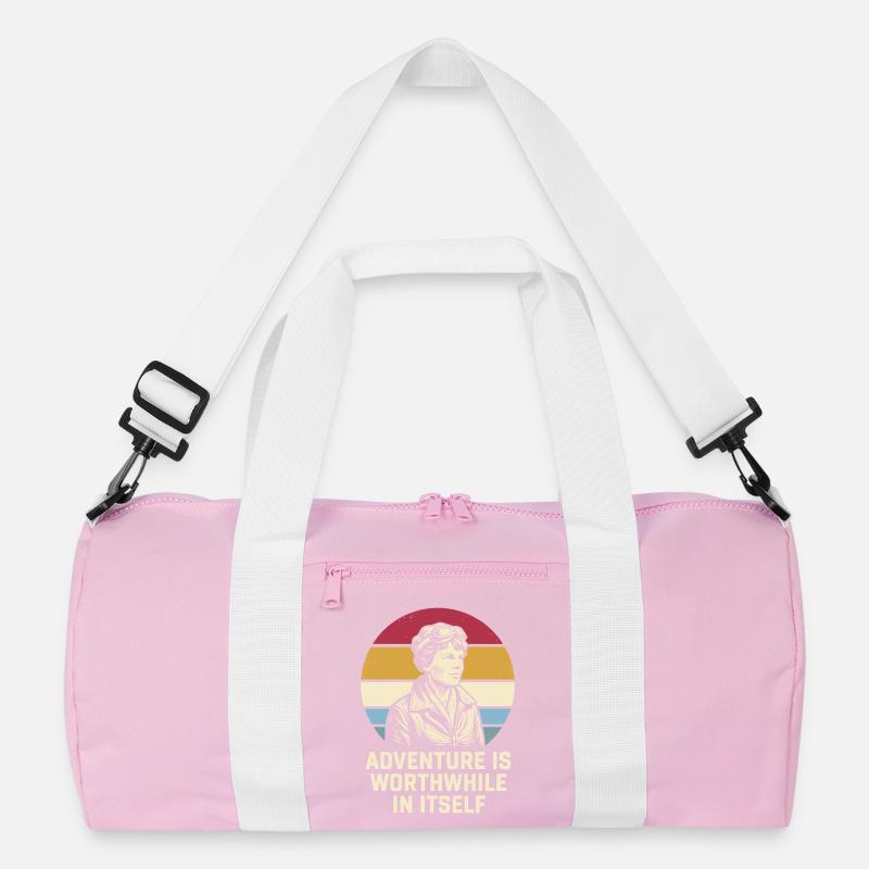 Amelia Earhart Das Abenteuer ist lohnenswert Recycelte Duffel Bag