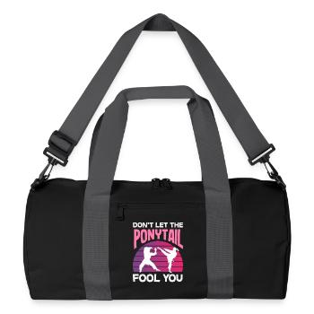 Ne sous-estimez jamais la fille du karaté à queue de cheval - Sac de sport recyclé - noir/gris graphite - Devant
