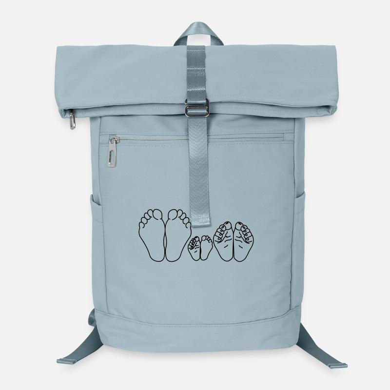 Untere Kneed-Füße eines Mannes, einer Frau und eines Kindes Laptop-Rucksack 