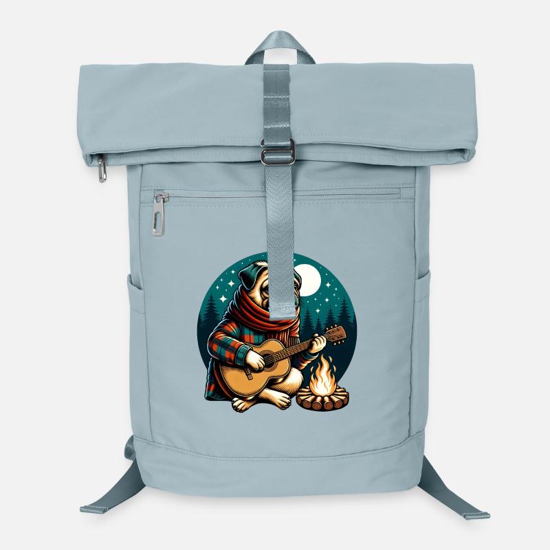 Carlin avec guitare au feu de camp dans la forêt Sac à dos ordinateur