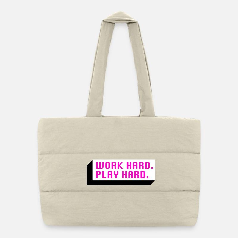Travaille dur. Jouez fort. (Rose) Sac shopping matelassé
