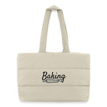 Baking Is My Therapy – Backen Spruch - Puffer-Einkaufstasche - Naturweiß - Vorne