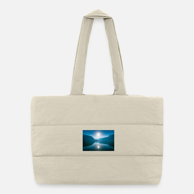 Reflecting mountain lake Lake Hallstatt Puffer Shopping Bag