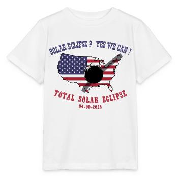 Éclipse totale de Soleil 2024 - T-shirt bio MINI CREATOR Stanley/Stella Enfant - blanc - Devant - Maike (125cm)