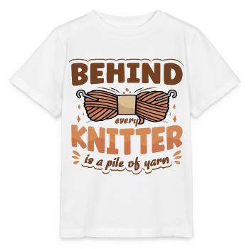 Behind every knitter is a pile of yarn - Stanley/Stella Kinder T-Shirt MINI CREATOR  - Weiß - Vorne - Maike (125cm)