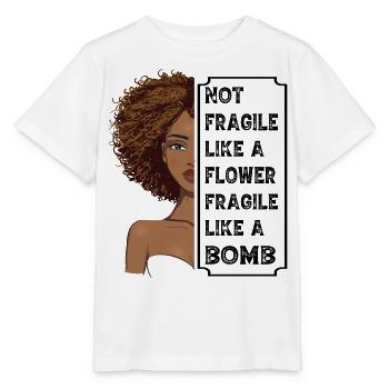 Nicht zerbrechlich wie eine Blume, zerbrechlich wie eine Bombe - Stanley/Stella Kinder T-Shirt MINI CREATOR  - Weiß - Vorne - Maike (125cm)