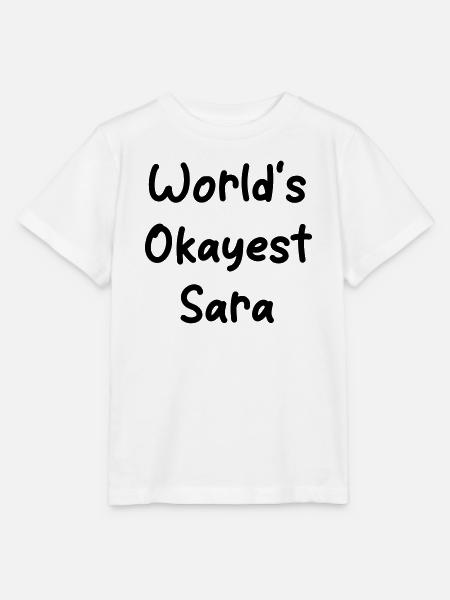 World's okayest Sara - Stanley/Stella Kinder T-Shirt MINI CREATOR - Weiß