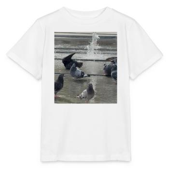 Taubenliebe am Brunnen - Stanley/Stella Kinder T-Shirt MINI CREATOR  - Weiß - Vorne - Maike (125cm)