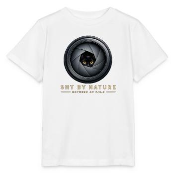 Shy by Nature – Lustige Fotografie Katzendesign - Stanley/Stella Kinder T-Shirt MINI CREATOR  - Weiß - Vorne - Maike (125cm)