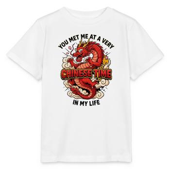 Du hast mich zu einer sehr chinesischen Zeit meines Lebens getroffen. China. - Stanley/Stella Kinder T-Shirt MINI CREATOR  - Weiß - Vorne - Maike (125cm)