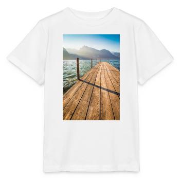 Holzsteg am Bergsee im Sonnenlicht - Stanley/Stella Kinder T-Shirt MINI CREATOR  - Weiß - Vorne - Maike (125cm)