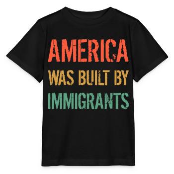 AMERICA WAS BUILT BY IMMIGRANTS Flüchtlingsrechte - Stanley/Stella MINI CREATOR Kids’ T-Shirt - black - Front - Mikhail (115cm)