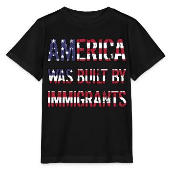 AMERICA WAS BUILT BY IMMIGRANTS Flüchtlingsrechte - Stanley/Stella MINI CREATOR Kids’ T-Shirt - black - Front - Mikhail (115cm)