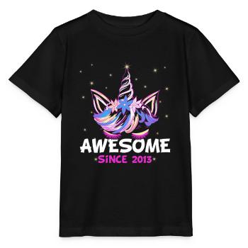 Awesome since 2013 - lustiges Einhorn Geburtstag - Stanley/Stella Kinder T-Shirt MINI CREATOR  - Schwarz - Vorne - Mikhail (115cm)