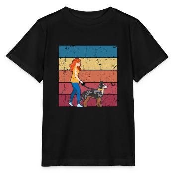 Mädchen, das mit einem australischen Cattle Dog mit Retro spazieren geht - Stanley/Stella Kinder T-Shirt MINI CREATOR  - Schwarz - Vorne - Mikhail (115cm)