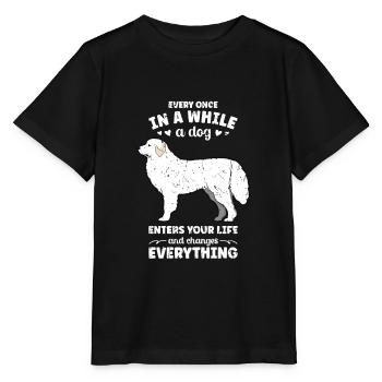 Hin und wieder tritt ein Hund in Ihr Leben und - Stanley/Stella Kinder T-Shirt MINI CREATOR  - Schwarz - Vorne - Mikhail (115cm)