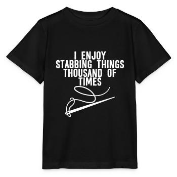 I Enjoy Stabbing Things Thousands Of Times - Stanley/Stella Kinder T-Shirt MINI CREATOR  - Schwarz - Vorne - Mikhail (115cm)