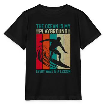 Der Ozean ist mein Spielplatz; Jede Welle ist eine Lektion - Stanley/Stella Kinder T-Shirt MINI CREATOR  - Schwarz - Vorne - Mikhail (115cm)