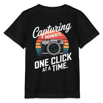 Halten Sie Momente fest, einen Klick nach dem anderen. - Stanley/Stella Kinder T-Shirt MINI CREATOR  - Schwarz - Vorne - Mikhail (115cm)