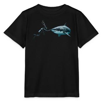 Scuba Diver Booping a Great White Shark  - Stanley/Stella Kinder T-Shirt MINI CREATOR  - Schwarz - Vorne - Mikhail (115cm)
