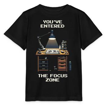 Dans la zone de concentration | Maquette et miniatures - T-shirt bio MINI CREATOR Stanley/Stella Enfant - noir - Devant - Mikhail (115cm)